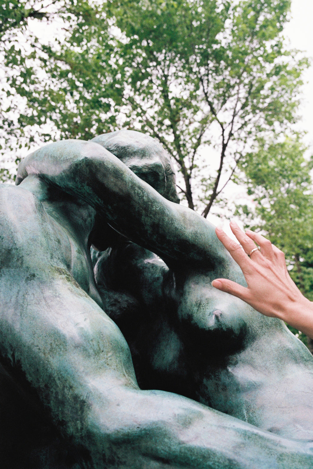 Mahala Nuuk – The Kiss by Rodin, Paris